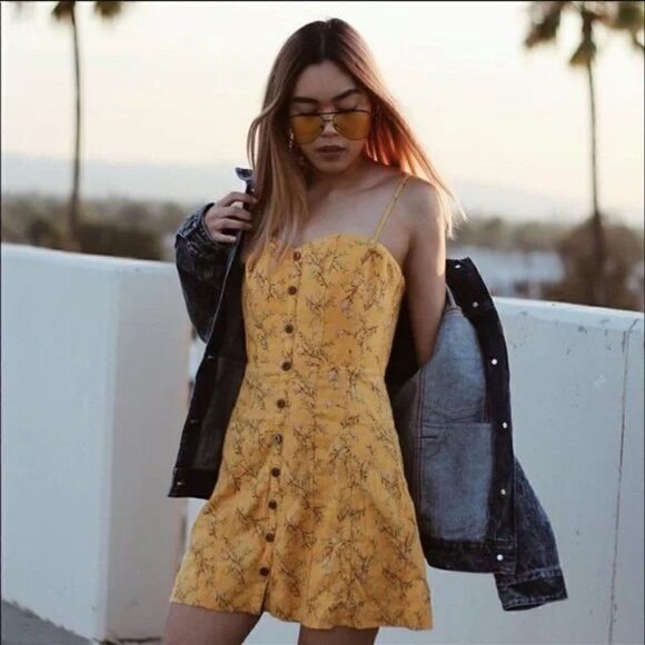 Urban Outfitters Kimchi Blue Lilyanna Mustard Button Down Linen Dress Size 0 - Picture 1 of 14